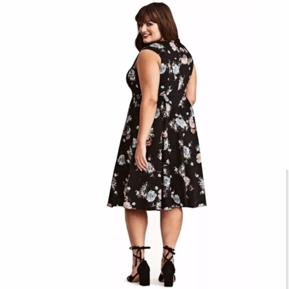NWT Torrid Black & Pink Floral Fit & Flare Dress Women’s Sz 18 - Picture 2 of 9